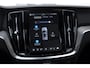 Volvo V60 T8 455PK Automaat Plug-in hybrid AWD Plus Dark Trekhaak / Head up display / / Trekhaak / Panoramadak / Keyless entry / Elektrische achterklep / Stoel - en stuurwielverwarming / BLIS / Adaptieve cruise control / Parkeersensoren met camera