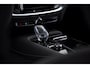 Volvo V60 T8 455PK Automaat Plug-in hybrid AWD Plus Dark Trekhaak / Head up display / / Trekhaak / Panoramadak / Keyless entry / Elektrische achterklep / Stoel - en stuurwielverwarming / BLIS / Adaptieve cruise control / Parkeersensoren met camera
