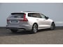 Volvo V60 T8 455PK Automaat Plug-in hybrid AWD Plus Dark Trekhaak / Head up display / / Trekhaak / Panoramadak / Keyless entry / Elektrische achterklep / Stoel - en stuurwielverwarming / BLIS / Adaptieve cruise control / Parkeersensoren met camera
