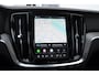 Volvo V60 T8 455PK Automaat Plug-in hybrid AWD Plus Dark Trekhaak / Head up display / / Trekhaak / Panoramadak / Keyless entry / Elektrische achterklep / Stoel - en stuurwielverwarming / BLIS / Adaptieve cruise control / Parkeersensoren met camera