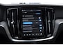 Volvo V60 T8 455PK Automaat Plug-in hybrid AWD Plus Dark Trekhaak / Head up display / / Trekhaak / Panoramadak / Keyless entry / Elektrische achterklep / Stoel - en stuurwielverwarming / BLIS / Adaptieve cruise control / Parkeersensoren met camera
