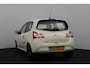 Renault Twingo 1.2 16V Dynamique/ D-Riem verv: 176.000 KM!/ Clima/ Cruise/ Elek. pakket/ Isofix/ Bluetooth/ Multi. LEDER. Stuur/ Mistl./ Dakspoiler.