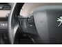 Peugeot 2008 1.6 VTi Féline/ Trekhaak/ Panorama-Dak/ Extra getint glas/ Half-Leder - Alcantara/ Navi/ Clima/ Cruise/ Bluetooth/ Multi. LEDER. Stuur/ Mistl./ PDC V+A/ LED Dagrijverl./ Dakrails.