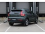 Volvo XC40 B4 Plus Dark | DEMO DEAL | Panoramadak | Elektrisch Verstelbare Voorstoelen | Getint Glas Achter | Keyless | Elektrische Achterklep | Premium audio by Harman Kardon | Stoelverwarming | Stuurverwarming | Volvo UX Infotainment | Adaptieve Cruise Control | Pilot Assist | BLIS
