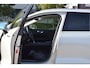 Volvo V60 Cross Country 2.0 B5 AWD Pro 265 pk Lounge Pack | NL-Auto | HUD | Elekt.trekhaak | Stoelverkoeling | Harman/Kardon | 360 gr.camera | Pano | Vol