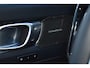 Volvo XC40 B4 Plus Dark | Trekhaak | Verwarmbare voorstoelen, voorruit en stuurwiel | Premium audio by Harman Kardon | Adaptieve cruise control | Keyless | BLIS | Elektrische kofferklep | Google Navigatie | All Season banden | Elektrisch verstelbare voorstoel met memory |