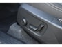 Volvo XC40 B4 Plus Dark | Trekhaak | Verwarmbare voorstoelen, voorruit en stuurwiel | Premium audio by Harman Kardon | Adaptieve cruise control | Keyless | BLIS | Elektrische kofferklep | Google Navigatie | All Season banden | Elektrisch verstelbare voorstoel met memory |