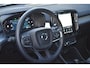 Volvo XC40 B4 Plus Dark | Trekhaak | Verwarmbare voorstoelen, voorruit en stuurwiel | Premium audio by Harman Kardon | Adaptieve cruise control | Keyless | BLIS | Elektrische kofferklep | Google Navigatie | All Season banden | Elektrisch verstelbare voorstoel met memory |