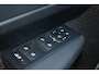 Volvo XC40 B4 Plus Dark | Trekhaak | Verwarmbare voorstoelen, voorruit en stuurwiel | Premium audio by Harman Kardon | Adaptieve cruise control | Keyless | BLIS | Elektrische kofferklep | Google Navigatie | All Season banden | Elektrisch verstelbare voorstoel met memory |
