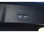 Volvo XC40 B4 Plus Dark | Trekhaak | Verwarmbare voorstoelen, voorruit en stuurwiel | Premium audio by Harman Kardon | Adaptieve cruise control | Keyless | BLIS | Elektrische kofferklep | Google Navigatie | All Season banden | Elektrisch verstelbare voorstoel met memory |