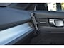 Volvo XC40 B4 Plus Dark | Trekhaak | Verwarmbare voorstoelen, voorruit en stuurwiel | Premium audio by Harman Kardon | Adaptieve cruise control | Keyless | BLIS | Elektrische kofferklep | Google Navigatie | All Season banden | Elektrisch verstelbare voorstoel met memory |