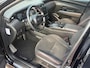 Hyundai Tucson 1.6 T-GDI PHEV N Line Sky 4WD / Panoramadak / 360° camera / Adaptive cruise control / Stoelventilatie / Stoelverwarming voor + achter / Stuurwielverwarming / Elektrisch verstelbare voorstoelen / Elektrische achterklep / Keyless entry & start / Apple CarPlay & Android Auto / Navigatie / Draadloos telefoonladen / LED verlichting / 19” N Line velgen / Dodehoekdetectie / Parkeersensoren voor + achter / Climate control / Privacy glass / N Line interieur & exterieur