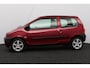 Renault Twingo 1.2 Emotion/ APK 09-2027!/ AIRCO!/ Stuurbekr./ 14'' LMV/ Radio-CD/ Elek. Ramen/ Verstelbare achterbank/ Getint glas/ Metallic lak.