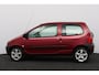 Renault Twingo 1.2 Emotion/ APK 09-2027!/ AIRCO!/ Stuurbekr./ 14'' LMV/ Radio-CD/ Elek. Ramen/ Verstelbare achterbank/ Getint glas/ Metallic lak.