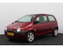 Renault Twingo 1.2 Emotion/ APK 09-2027!/ AIRCO!/ Stuurbekr./ 14'' LMV/ Radio-CD/ Elek. Ramen/ Verstelbare achterbank/ Getint glas/ Metallic lak.