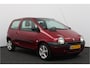 Renault Twingo 1.2 Emotion/ APK 09-2027!/ AIRCO!/ Stuurbekr./ 14'' LMV/ Radio-CD/ Elek. Ramen/ Verstelbare achterbank/ Getint glas/ Metallic lak.