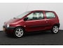 Renault Twingo 1.2 Emotion/ APK 09-2027!/ AIRCO!/ Stuurbekr./ 14'' LMV/ Radio-CD/ Elek. Ramen/ Verstelbare achterbank/ Getint glas/ Metallic lak.