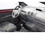 Renault Twingo 1.2 Emotion/ APK 09-2027!/ AIRCO!/ Stuurbekr./ 14'' LMV/ Radio-CD/ Elek. Ramen/ Verstelbare achterbank/ Getint glas/ Metallic lak.