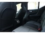 Volvo XC40 B4 Plus Dark | Trekhaak | Verwarmbare voorstoelen en stuurwiel | Premium audio by Harman Kardon | Adaptieve cruise control | Verwarmbare voorruit | Keyless
