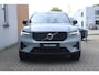 Volvo XC40 B4 Plus Dark | Trekhaak | Verwarmbare voorstoelen en stuurwiel | Premium audio by Harman Kardon | Adaptieve cruise control | Verwarmbare voorruit | Keyless