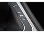 Volkswagen Golf Variant 1.0 TSI Connected Series/ HISTORIE!/ Trekhaak/ 16'' LMV/ Apple + Android/ Camera/ DAB+/ Navi/ Clima/ Cruise/ Elek. pakket/ Isofix/ Bluetooth/ Armsteun/ Multi. LEDER. Stuur/ Mistl./ PDC V+A/ Extra getint glas.