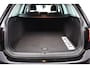 Volkswagen Golf Variant 1.0 TSI Connected Series/ HISTORIE!/ Trekhaak/ 16'' LMV/ Apple + Android/ Camera/ DAB+/ Navi/ Clima/ Cruise/ Elek. pakket/ Isofix/ Bluetooth/ Armsteun/ Multi. LEDER. Stuur/ Mistl./ PDC V+A/ Extra getint glas.