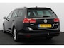 Volkswagen Golf Variant 1.0 TSI Connected Series/ HISTORIE!/ Trekhaak/ 16'' LMV/ Apple + Android/ Camera/ DAB+/ Navi/ Clima/ Cruise/ Elek. pakket/ Isofix/ Bluetooth/ Armsteun/ Multi. LEDER. Stuur/ Mistl./ PDC V+A/ Extra getint glas.