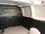 Toyota PROACE CITY Electric Navigator 50 kWh - DIRECT UITVOORRAAD LEVERBAAR - 3 FASE LADEN - SNELWEG LAADMOGELIJKHEID - NAVIGATIE - APPLE CARPLAY/ANDROID AUTO - PARKEERSENSOREN ACHTER - SCHUIF DEUR RECHTS - LAADVLOER - 3 ZITS UITVOERING - 2 LAADKABELS - LICHT EN REGENSENSOR - 16 INCH WIELEN MET BRIDGESTONE BANDEN