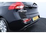 Volvo V40 1.6 T4 Momentum/ AUTOMAAT!/ 17'' LMV/ Half-Leder/ Navi/ Clima/ Cruise/ Elek. pakket/ Isofix/ Bluetooth/ Armsteun/ Multi. LEDER. Stuur/ PDC/ Chroom.