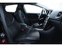 Volvo V40 1.6 T4 Momentum/ AUTOMAAT!/ 17'' LMV/ Half-Leder/ Navi/ Clima/ Cruise/ Elek. pakket/ Isofix/ Bluetooth/ Armsteun/ Multi. LEDER. Stuur/ PDC/ Chroom.