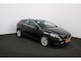 Volvo V40 1.6 T4 Momentum/ AUTOMAAT!/ 17'' LMV/ Half-Leder/ Navi/ Clima/ Cruise/ Elek. pakket/ Isofix/ Bluetooth/ Armsteun/ Multi. LEDER. Stuur/ PDC/ Chroom.