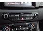 Kia Niro Hybrid 1.6 GDi DynamicLine/ Automaat/ Half-Leder/ Apple + Android/ Lane-Assist./ Camera/ Navi/ Clima/ Cruise/ Elek. pakket/ Isofix/ Multi. LEDER. Stuur/ Mistl./ Extra getint glas/ Chroom/ LED Dagrijverl.