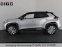 Toyota Yaris Cross 1.5 HYBRID DYNAMIC BITONE SILVERLINE GARANTIE 2035 NAVIGATIE . STUUR EN STOEL VERWARMING . ADAPTIEVE CRUICE CONTROL .
