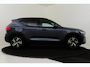 Volvo XC40 B4 (M-HYBRID) PLUS DARK -PANO.DAK|HARMAN/KARDON|CAMERA|POWER-SEATS|VERW.VOORRUIT|PRIVACY.GLAS|TREKHAAK|18"