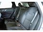 Volvo XC60 T6 Plug-in hybrid AWD Plus Black Edition | Luchtvering | Semi-Electrische wegklapbare trekhaak | Verwarmbare voorstoelen, achterbank en stuurwiel | Premium audio by Harman Kardon | Apple carplay/Android auto | Keyless | Google Infotainment |