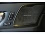 Volvo XC60 T6 Plug-in hybrid AWD Plus Black Edition | Luchtvering | Semi-Electrische wegklapbare trekhaak | Verwarmbare voorstoelen, achterbank en stuurwiel | Premium audio by Harman Kardon | Apple carplay/Android auto | Keyless | Google Infotainment |