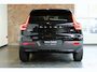 Volvo XC40 B4 Plus Black Edition | Panoramadak |  | Semi-Electrische wegklapbare Trekhaak | Verwarmbare voorstoelen en stuurwiel | Premium audio by Harman Kardon | Apple carplay/Android auto | Keyless Entree | Google Infotainment