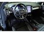 Volvo XC40 B4 Plus Black Edition | Panoramadak |  | Semi-Electrische wegklapbare Trekhaak | Verwarmbare voorstoelen en stuurwiel | Premium audio by Harman Kardon | Apple carplay/Android auto | Keyless Entree | Google Infotainment