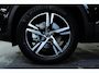 Volvo XC40 B4 Plus Black Edition | Panoramadak |  | Semi-Electrische wegklapbare Trekhaak | Verwarmbare voorstoelen en stuurwiel | Premium audio by Harman Kardon | Apple carplay/Android auto | Keyless Entree | Google Infotainment