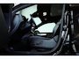 Volvo XC40 B4 Plus Black Edition | Panoramadak |  | Semi-Electrische wegklapbare Trekhaak | Verwarmbare voorstoelen en stuurwiel | Premium audio by Harman Kardon | Apple carplay/Android auto | Keyless Entree | Google Infotainment