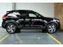 Volvo XC40 B4 Plus Black Edition | Panoramadak |  | Semi-Electrische wegklapbare Trekhaak | Verwarmbare voorstoelen en stuurwiel | Premium audio by Harman Kardon | Apple carplay/Android auto | Keyless Entree | Google Infotainment