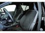 Volvo XC40 B4 Plus Black Edition | Panoramadak |  | Semi-Electrische wegklapbare Trekhaak | Verwarmbare voorstoelen en stuurwiel | Premium audio by Harman Kardon | Apple carplay/Android auto | Keyless Entree | Google Infotainment