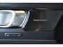Volvo XC40 Recharge P8 AWD R-Design | Panoramadak | Semi-Electrische Wegklapbare Trekhaak | Harman Kardon Premium Audio | 360° Parkeercamera | Parkeersensoren voor + achter | Stoelverwarming | 20'' Lichtmetalen velgen | Google infotainment |