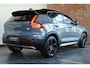 Volvo XC40 Recharge P8 AWD R-Design | Panoramadak | Semi-Electrische Wegklapbare Trekhaak | Harman Kardon Premium Audio | 360° Parkeercamera | Parkeersensoren voor + achter | Stoelverwarming | 20'' Lichtmetalen velgen | Google infotainment |