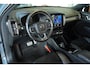 Volvo XC40 Recharge P8 AWD R-Design | Panoramadak | Semi-Electrische Wegklapbare Trekhaak | Harman Kardon Premium Audio | 360° Parkeercamera | Parkeersensoren voor + achter | Stoelverwarming | 20'' Lichtmetalen velgen | Google infotainment |