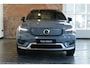 Volvo XC40 Recharge P8 AWD R-Design | Panoramadak | Semi-Electrische Wegklapbare Trekhaak | Harman Kardon Premium Audio | 360° Parkeercamera | Parkeersensoren voor + achter | Stoelverwarming | 20'' Lichtmetalen velgen | Google infotainment |