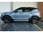 Volvo XC40 Recharge P8 AWD R-Design | Panoramadak | Semi-Electrische Wegklapbare Trekhaak | Harman Kardon Premium Audio | 360° Parkeercamera | Parkeersensoren voor + achter | Stoelverwarming | 20'' Lichtmetalen velgen | Google infotainment |