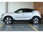 Volvo C40 Recharge Twin Intro Edition 78 kWh | 360° Parkeercamera | Parkeersensoren voor + achter | Panoramadak | Harman Kardon Premium Audio | Electrische bedienbare voorstoelen | 20'' Lichtmetalen velgen |