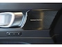 Volvo C40 Recharge Twin Intro Edition 78 kWh | 360° Parkeercamera | Parkeersensoren voor + achter | Panoramadak | Harman Kardon Premium Audio | Electrische bedienbare voorstoelen | 20'' Lichtmetalen velgen |