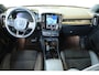 Volvo C40 Recharge Twin Intro Edition 78 kWh | 360° Parkeercamera | Parkeersensoren voor + achter | Panoramadak | Harman Kardon Premium Audio | Electrische bedienbare voorstoelen | 20'' Lichtmetalen velgen |